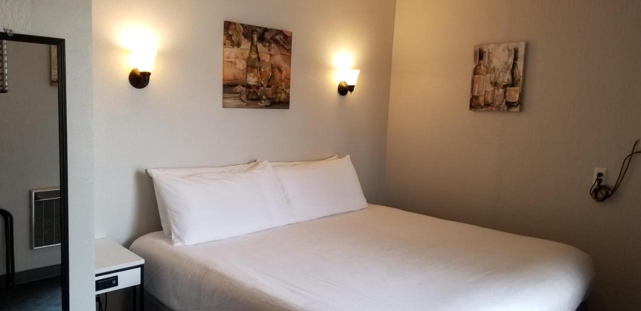 צ'לאן Deep Water Inn מראה חיצוני תמונה